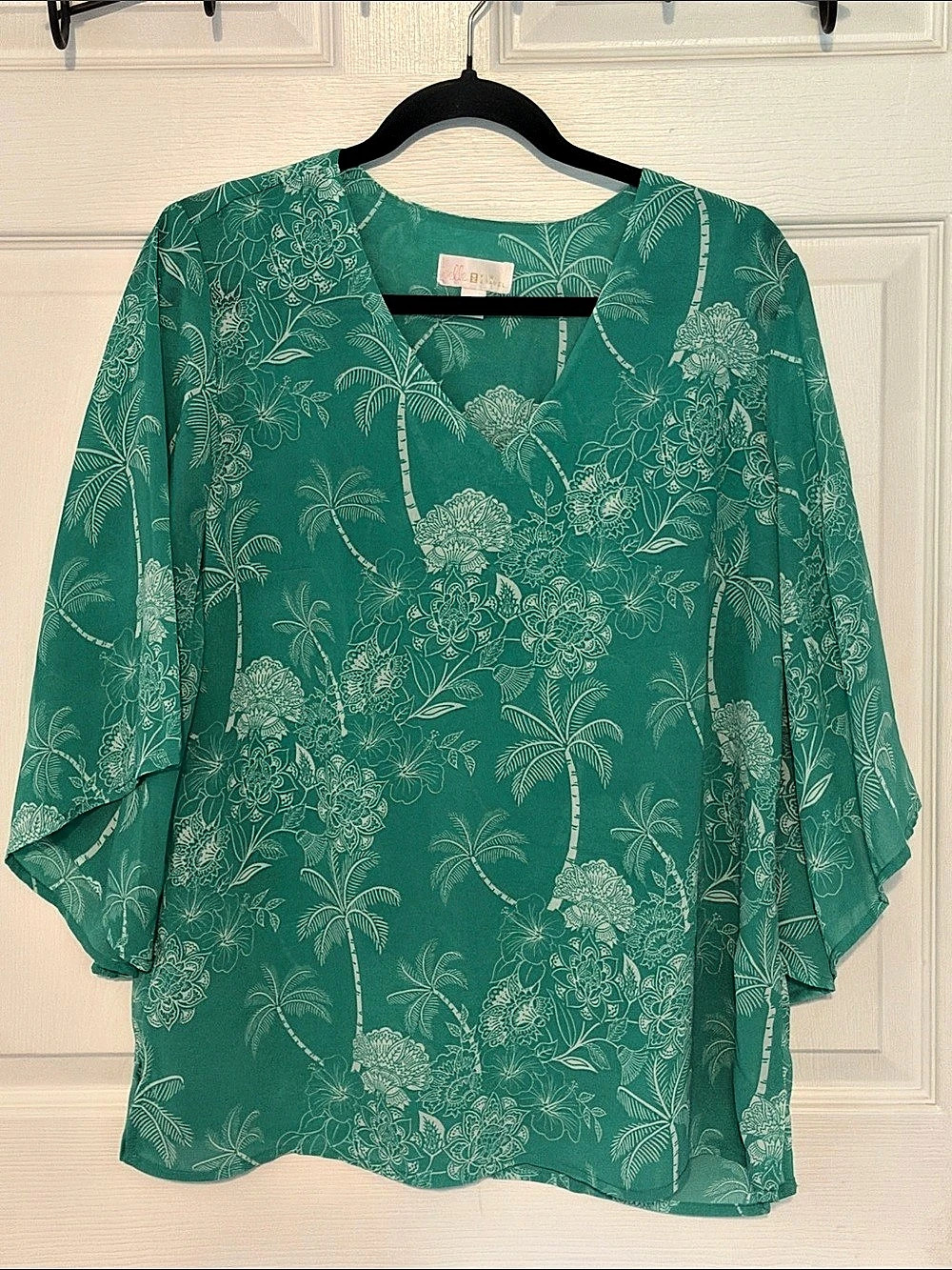 Kim & Cami Bellie Floral Blouse in Green & White Size Medium